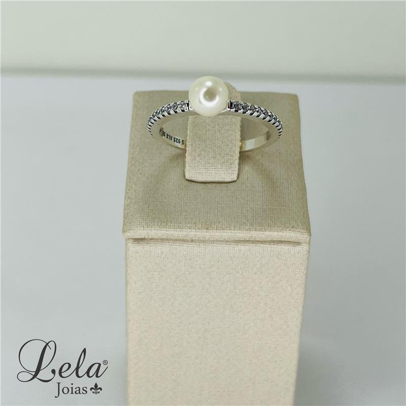 ANEL COM PÉROLA CRAVEJADO EM PRATA 925