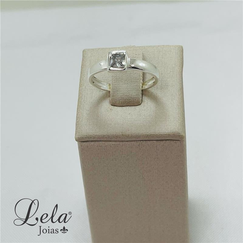 ANEL SOLITÁRIO EM PRATA 925