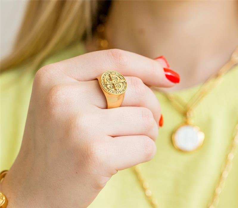 ANEL DOURADO SÃO BENTO EM BIJUTERIA