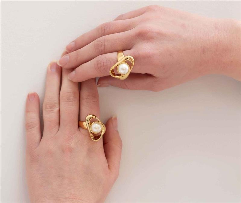 ANEL DOURADO DE PÉROLA EM BIJUTERIA