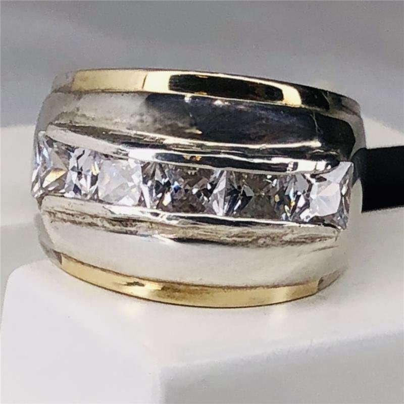 ANEL COM DETALHE EM ZIRCÔNIA EM PRATA 925