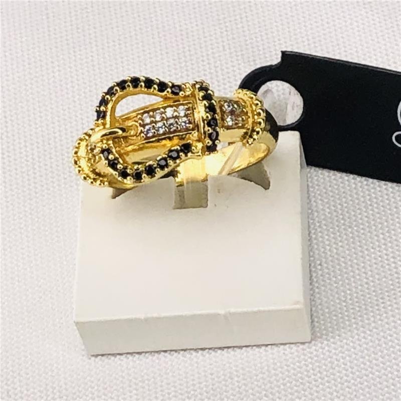 ANEL FIVELA DE CINTO CRAVEJADA ZIRCÔNIA BRANCA E PRETA FOLHEADOA OURO