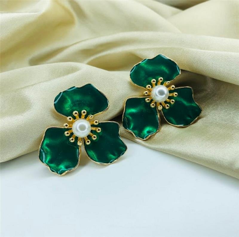 BRINCO FLOR RESINADO VERDE FOLHEADO A OURO