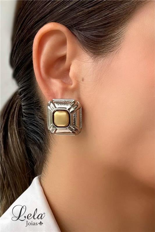 BRINCO QUADRADO BANHADO EM NÍQUEL