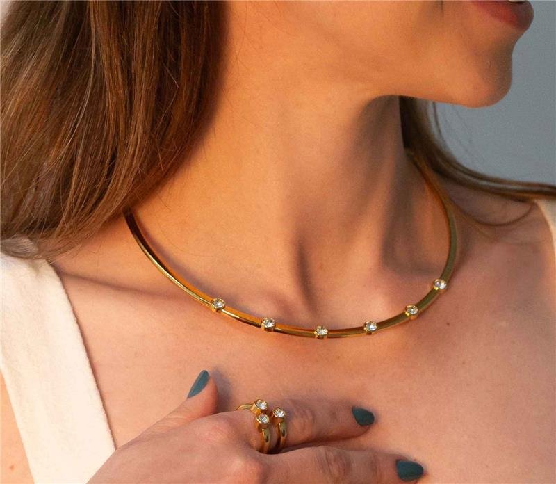 ARO COM ZIRCÔNIAS DOURADO EM BIJUTERIA
