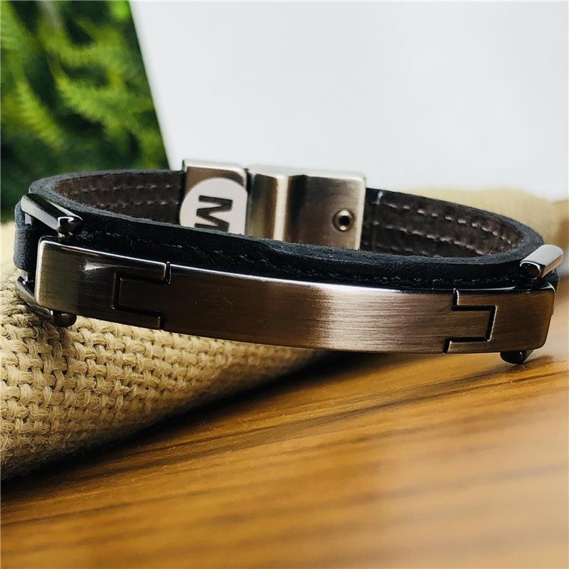 PULSEIRA EM COURO PRETO COM PLACA LISA